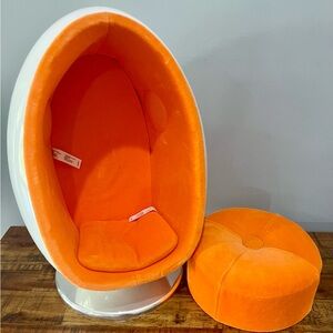 American Girl Julie’s Modern Orange and White Pod Chair with Ottoman